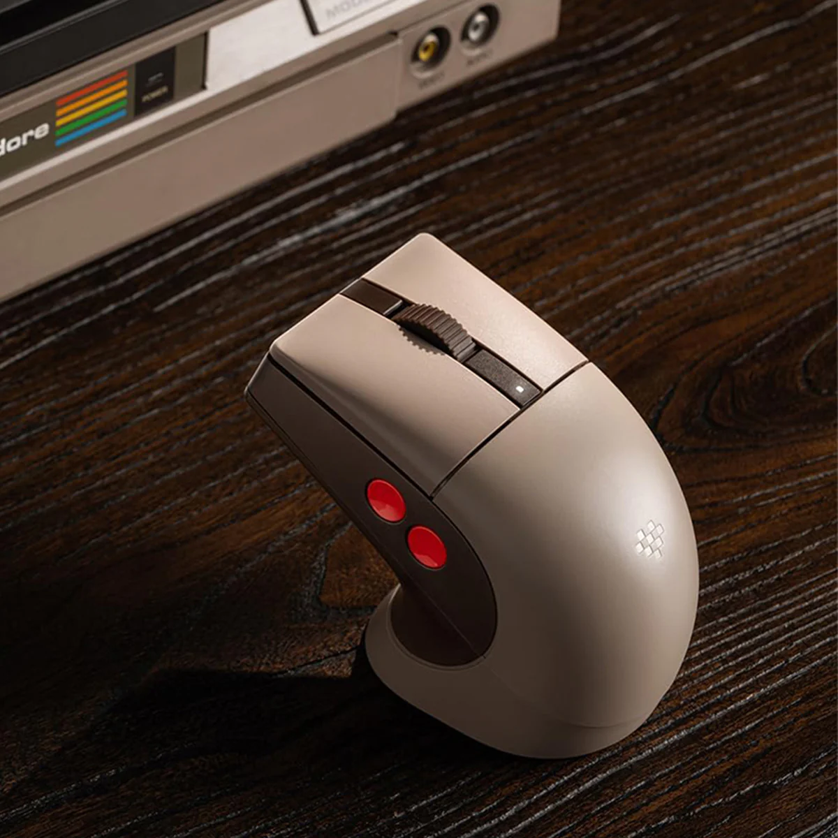 8Bitdo Retro R8 Tri-Mode Mouse with Charging Dock C64 Edition (85CB) - Image 2