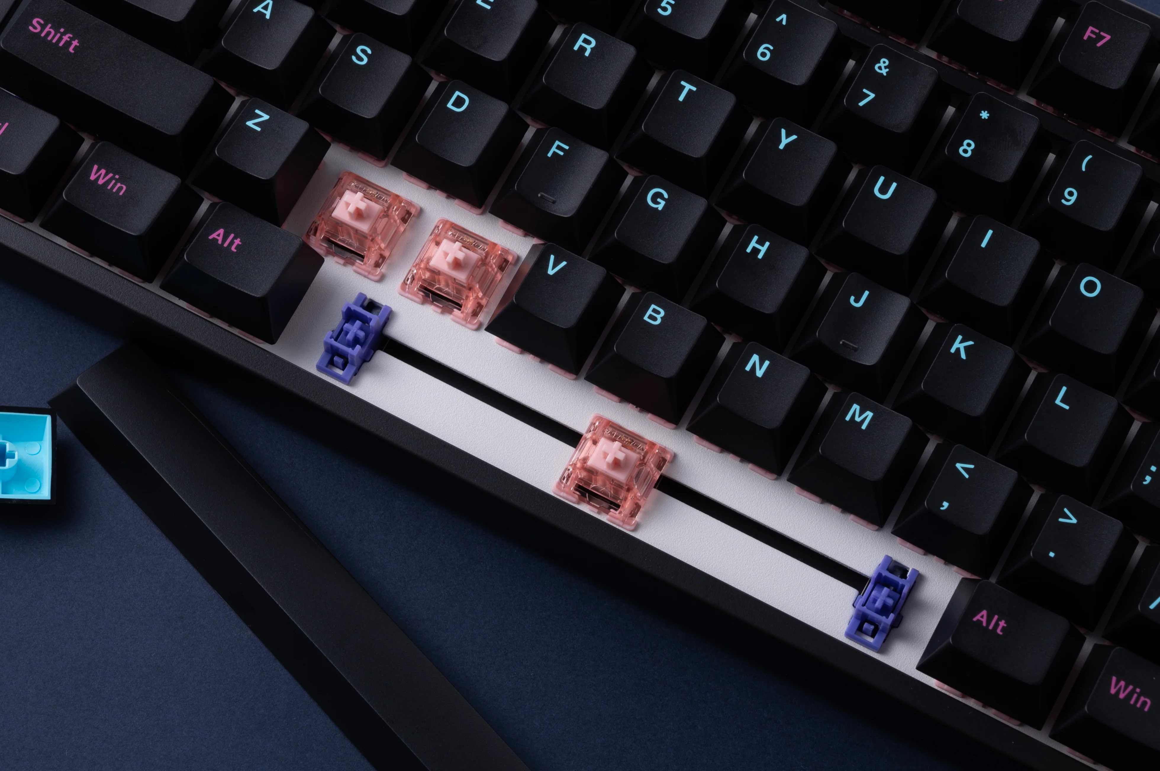 Akko 5087S VIA RGB Hot-Swappable Mechanical Keyboard Midnight (Gateron Pink-Lubed) - Image 7