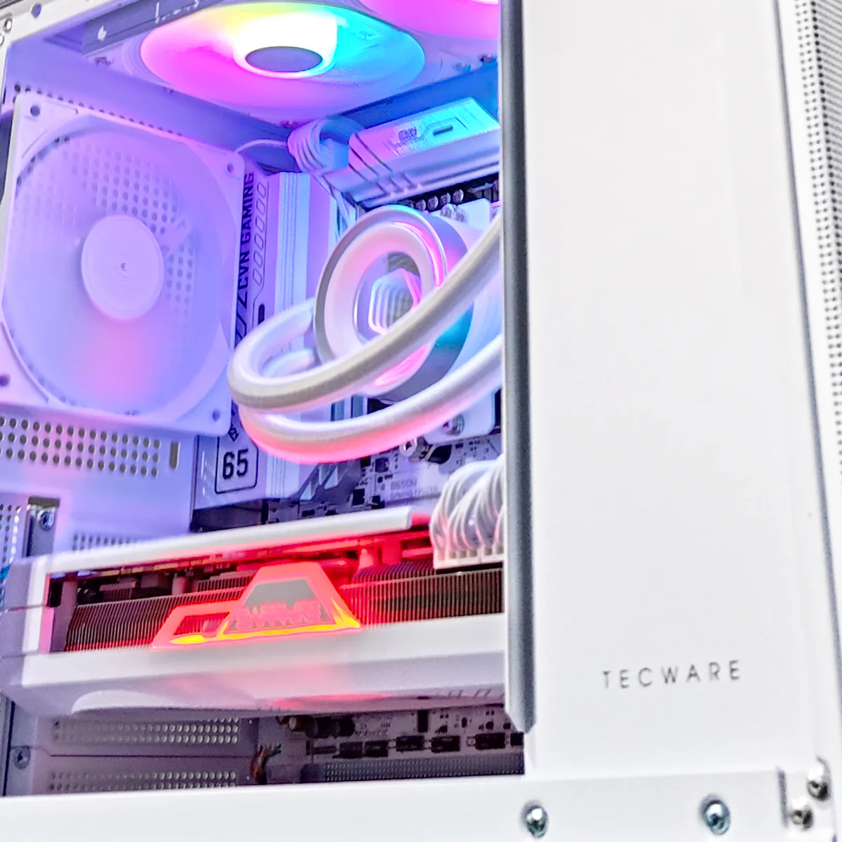 Aurora Fusion 2 White Desktop Gaming PC | AMD Ryzen 5 7600 | 32GB RAM | 1TB SSD | RX 7800 XT | Windows 11 Pro - Image 6