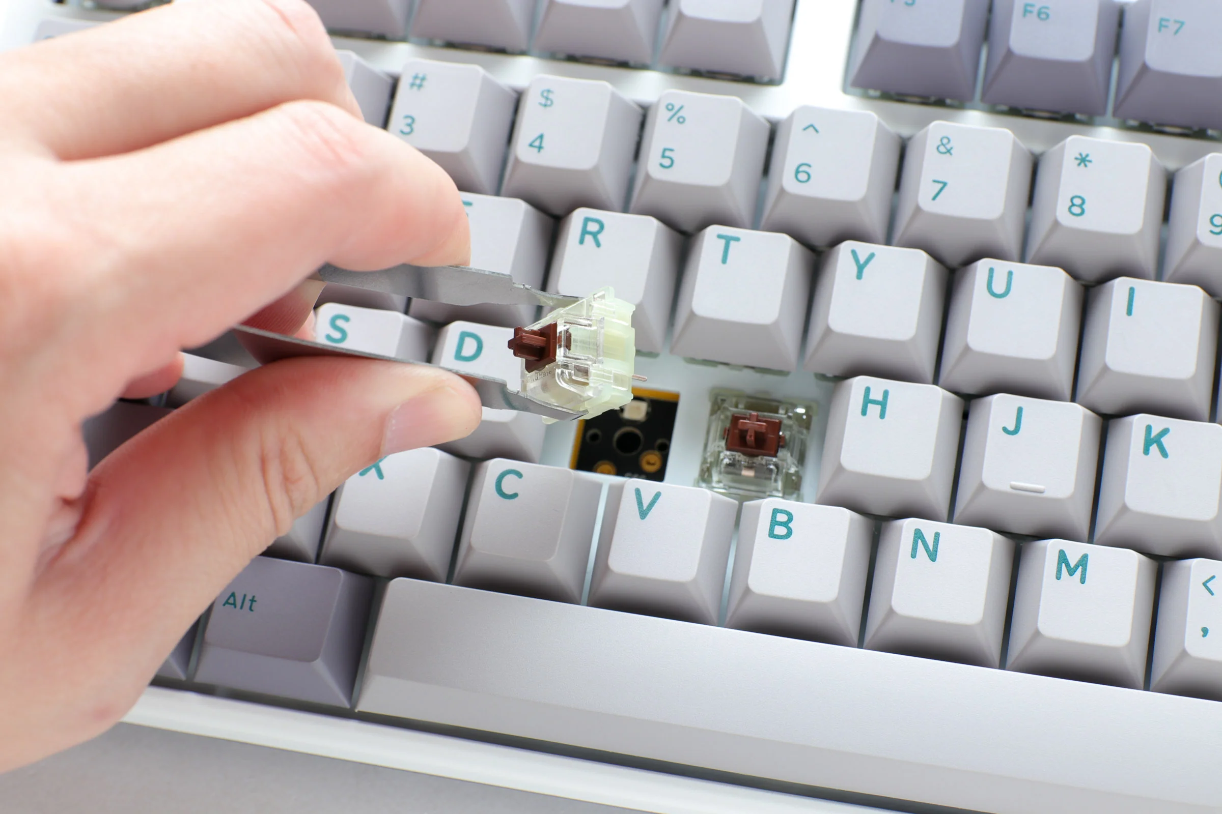 Ducky One 3 Mist Grey Hotswap Double Shot PBT Mechanical Keyboard (Cherry RGB Red) (DKON2108ST-RUSPDMIWHHC2) - Image 7