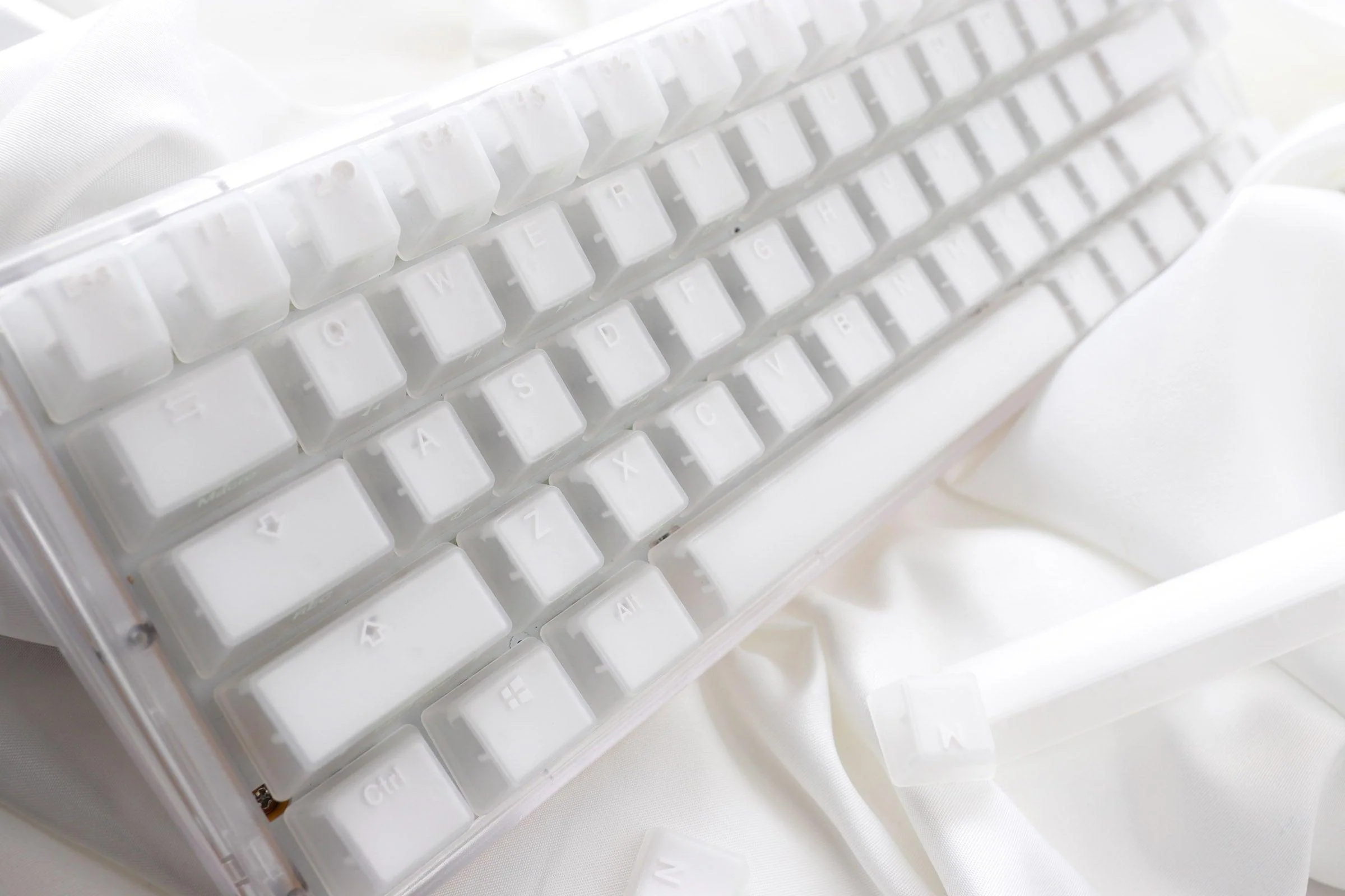 Ducky One 3 SF Aura White HotSwap RGB Double-Shot PBT Mechanical Keyboard (Cherry RGB Brown) (DKON2167ST-BUSPDAWWWWC1) - Image 5