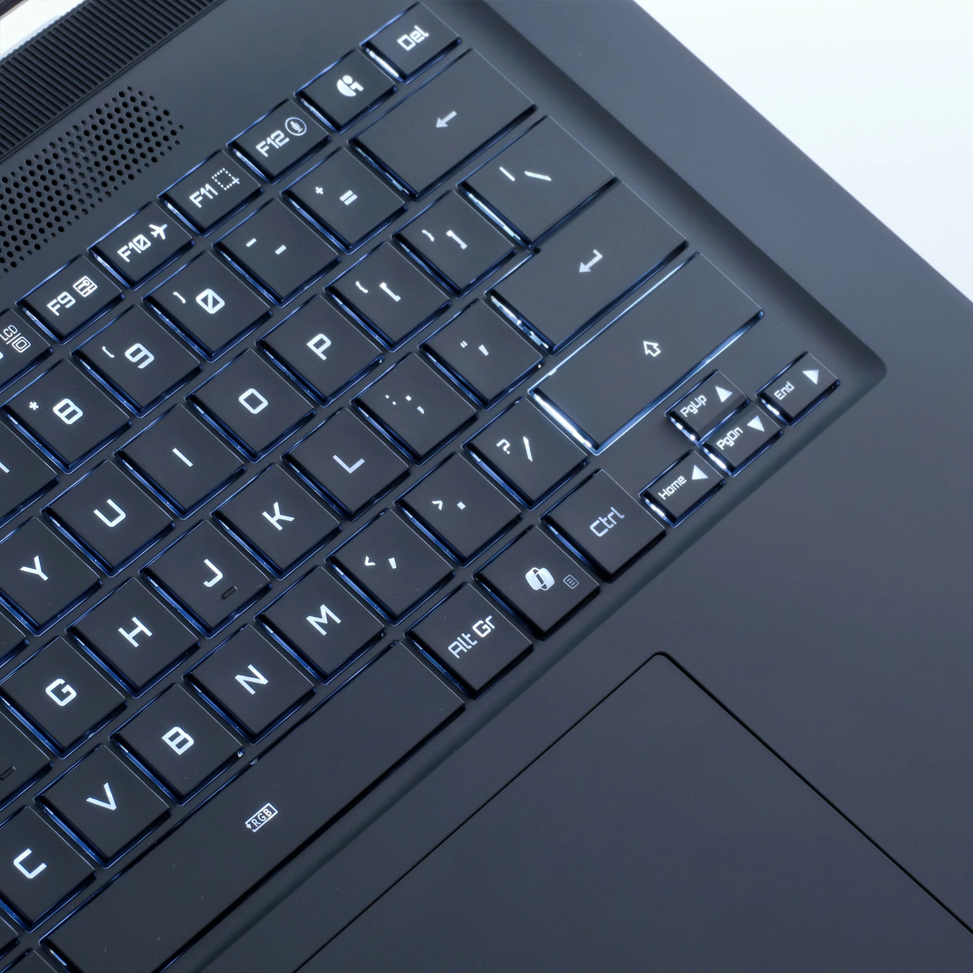 Gigabyte Aero X16 1WH93PHC94AH Copilot+ PC Laptop (Gray) | 16" QHD+ (2560x1600) 165Hz IPS | Ryzen AI 7 350 | 16GB RAM | 1TB SSD | RTX 5070 8GB | Windows 11 Home | Gigabyte Backpack - Image 3