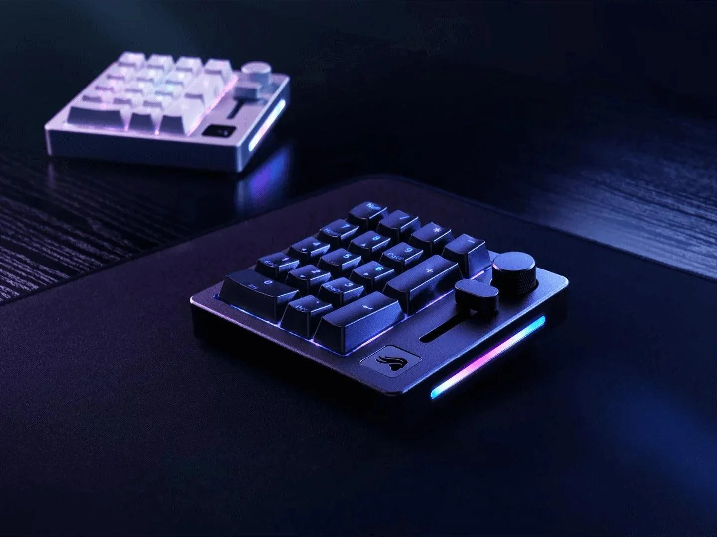 Glorious GMMK Numpad Premium Wireless Macro Pad (Black Slate) - Image 10