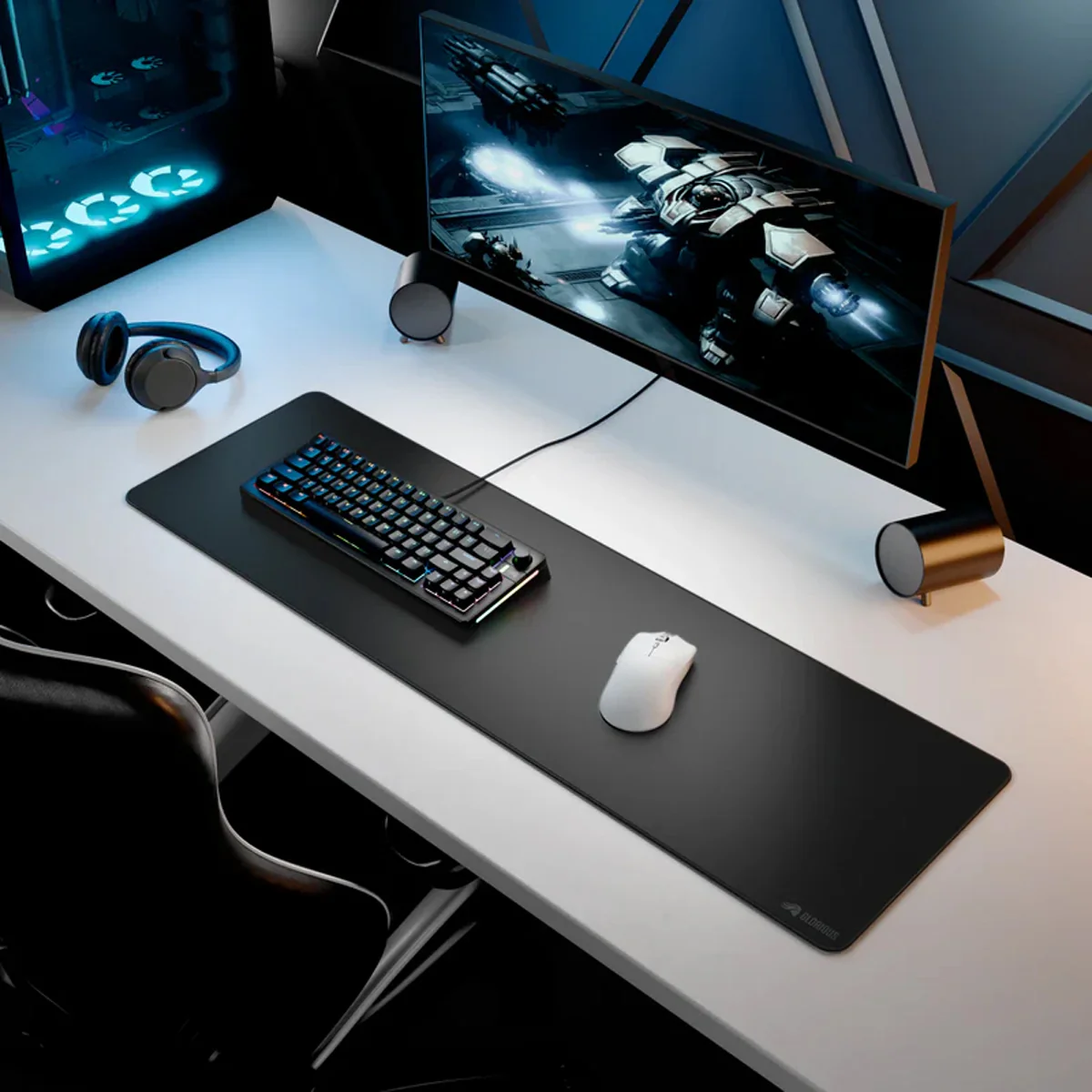 Glorious GMP 2 Large Extended Stitched Cloth Gaming Mousepad (Black, White) - Image 4