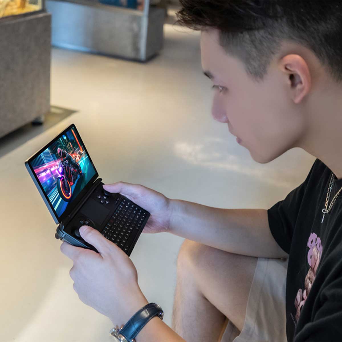 GPD Win Mini 2025 AMD Ryzen AI 9 HX 370 7" (1920x1080) 120Hz High-Refresh Gaming Display 32GB RAM LPDDR5X-7500MT/S 2TB SSD AMD Radeon 890M Graphics (RDNA3.5) Windows 11 Handheld Gaming PC (Black) + GPD Win Mini HX 370 Protection Case - Image 3
