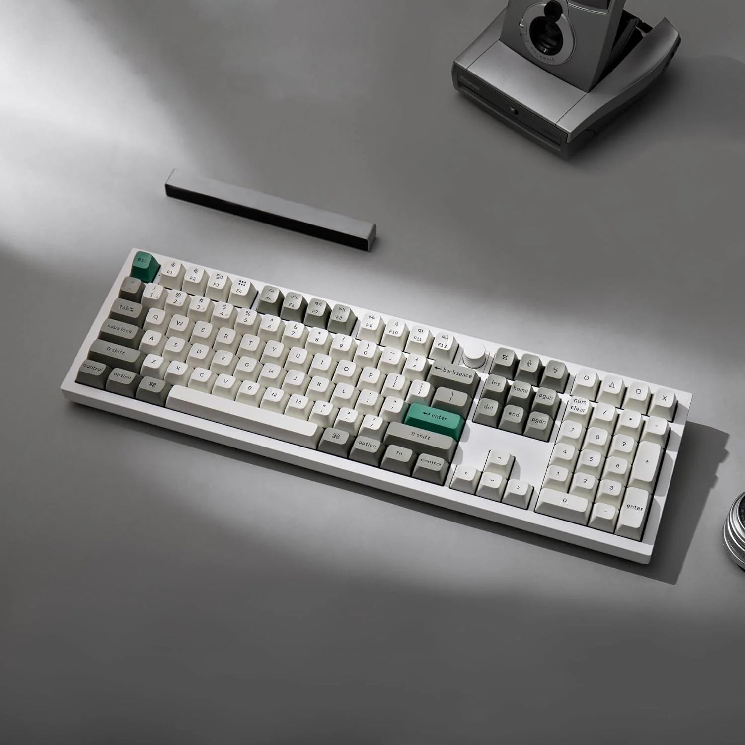 Keychron Q6 Max QMK/Via Fully Assembled With Knob RGB Backlit Hot-Swappable Full Size Wireless Custom Mechanical Keyboard - Shell White (Red Switch, Banana Switch) - Image 5