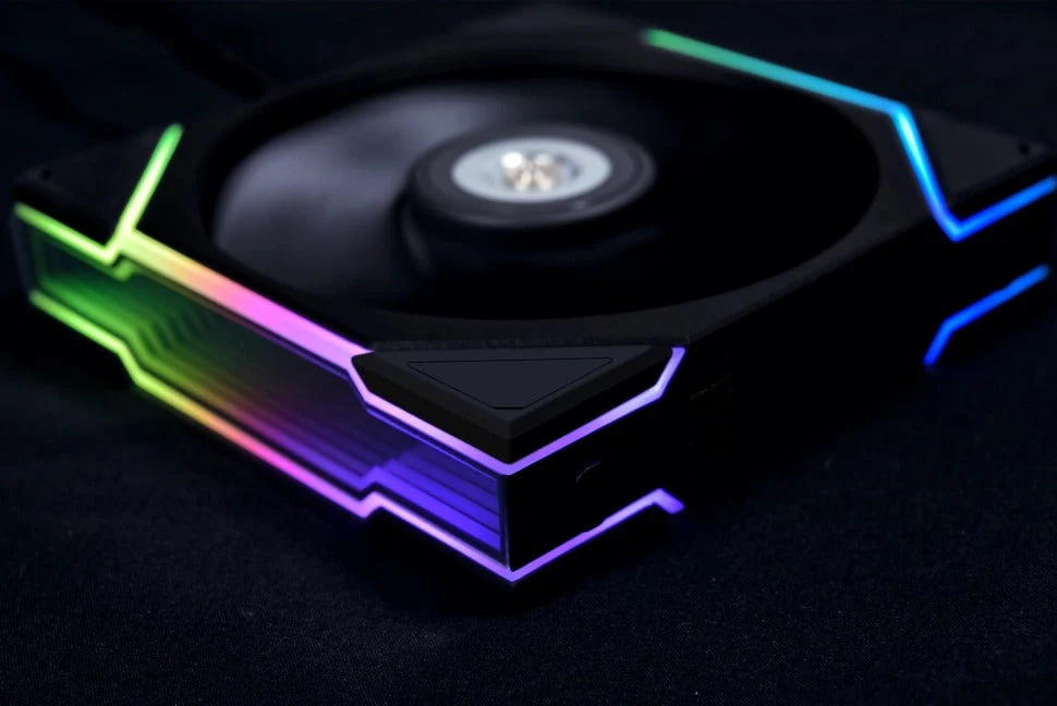 Lian Li Uni Fan TL 140 RGB Reverse Blade 140MM Fan Single Pack - Image 4