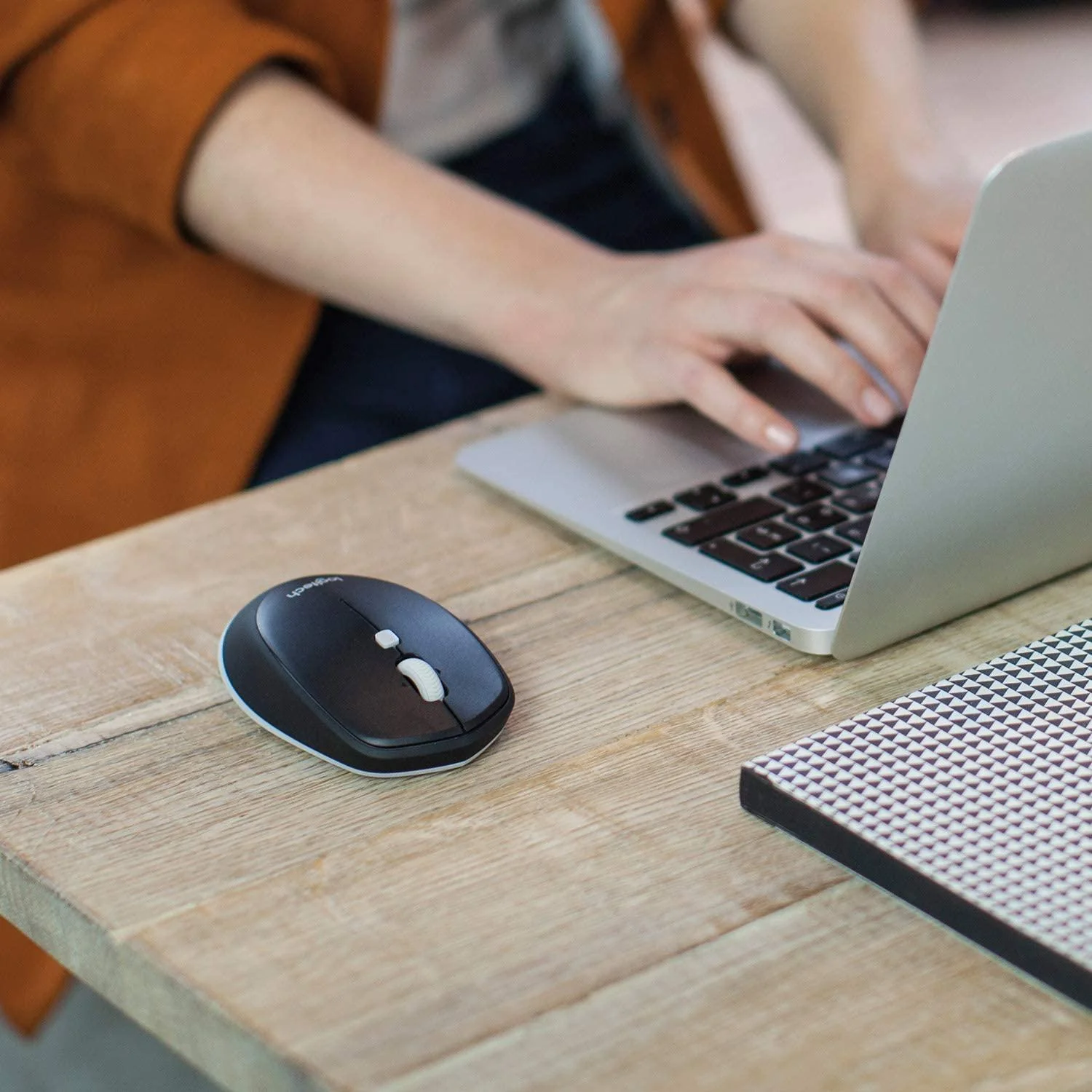 Logitech M337 Bluetooth Mouse Black - Image 4