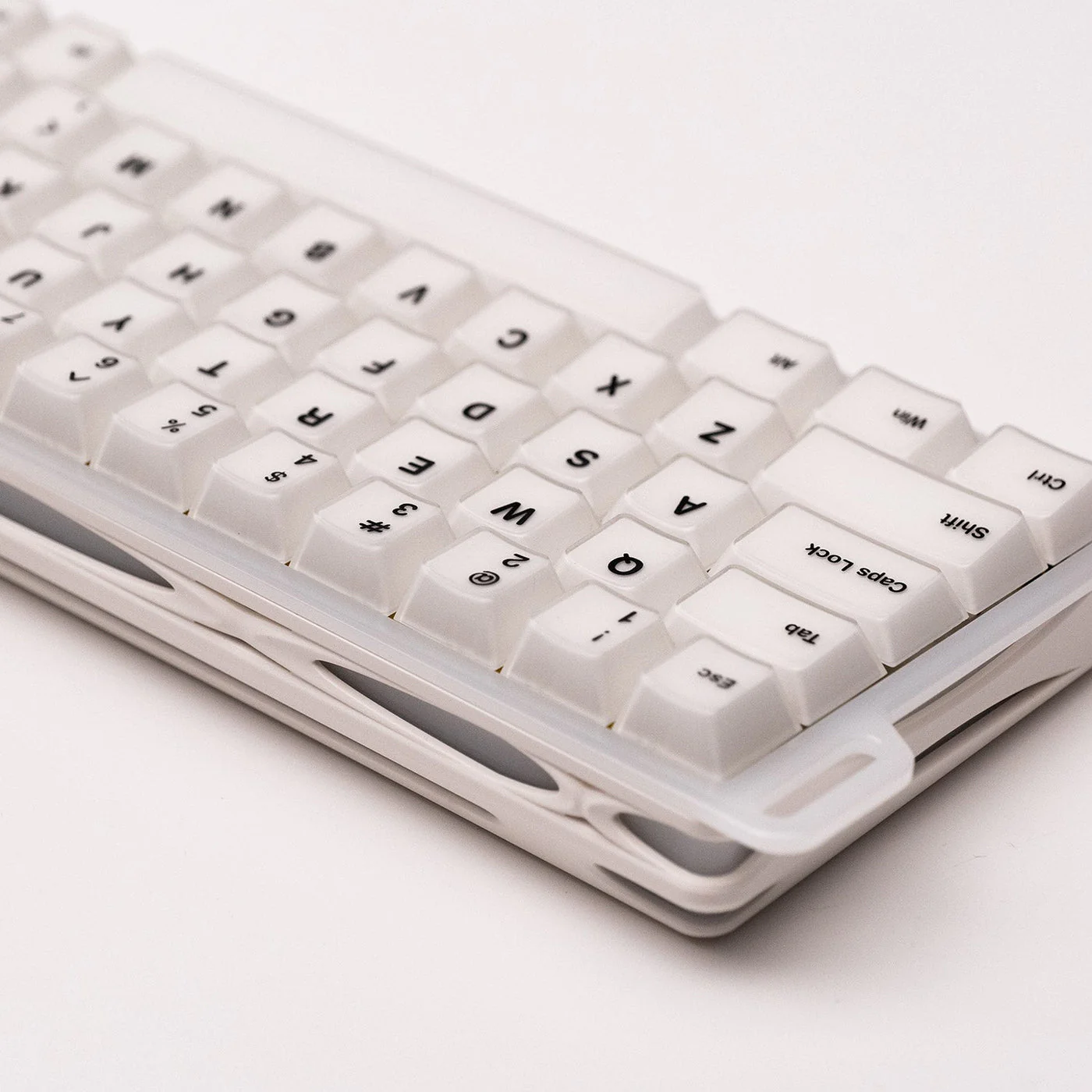 MonsGeek Verve 68 HE Wired RGB Magnetic Keyboard (Misty White) (Akko Flash Magnetic Switch) (101-VEVEB-000) - Image 5