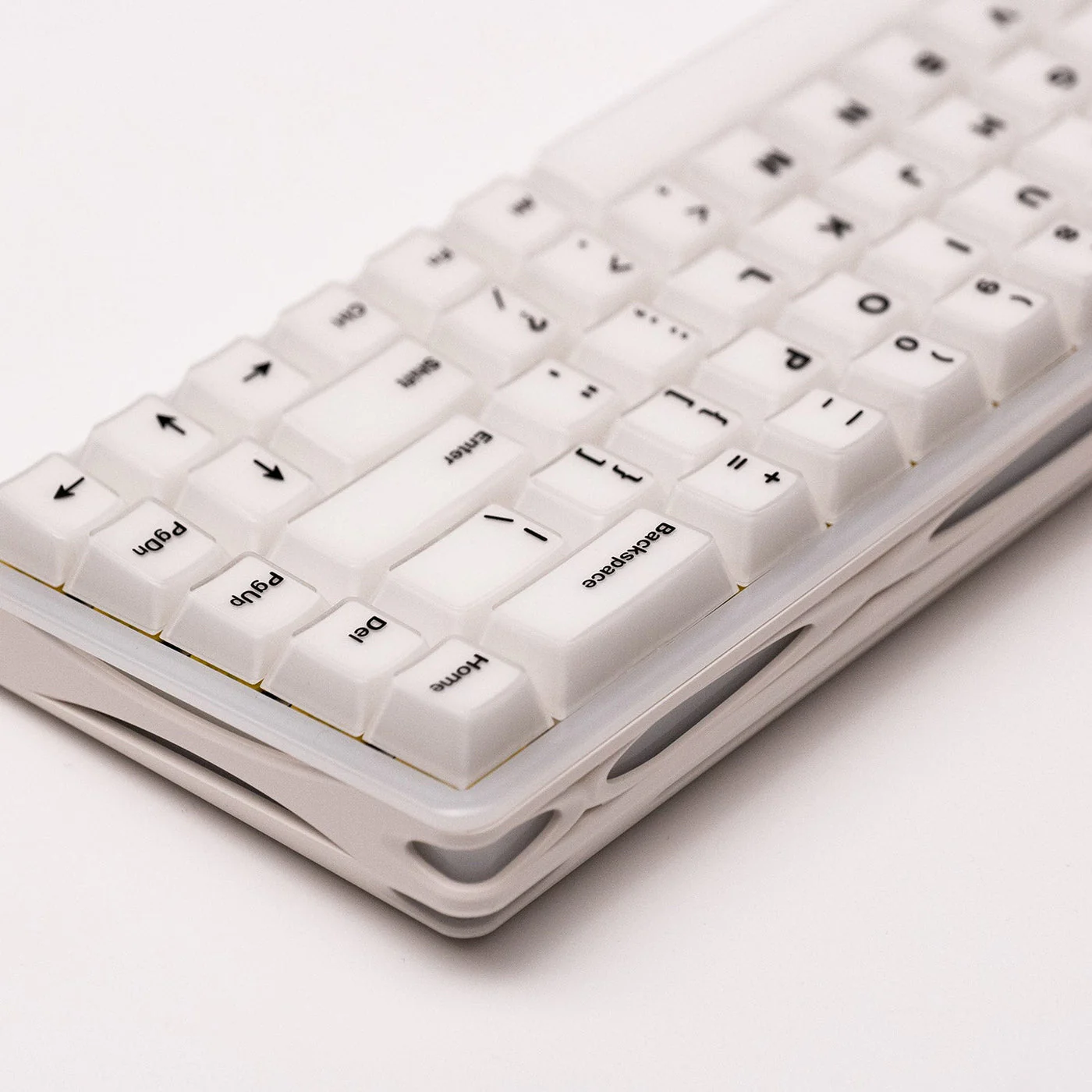 MonsGeek Verve 68 HE Wired RGB Magnetic Keyboard (Misty White) (Akko Flash Magnetic Switch) (101-VEVEB-000) - Image 8