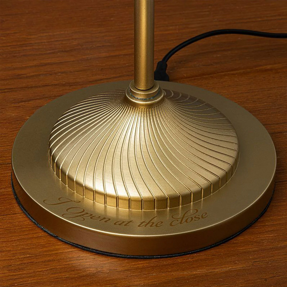 Paladone Harry Potter Golden Snitch Posable Desk Lamp (PP12796HP) - Image 3