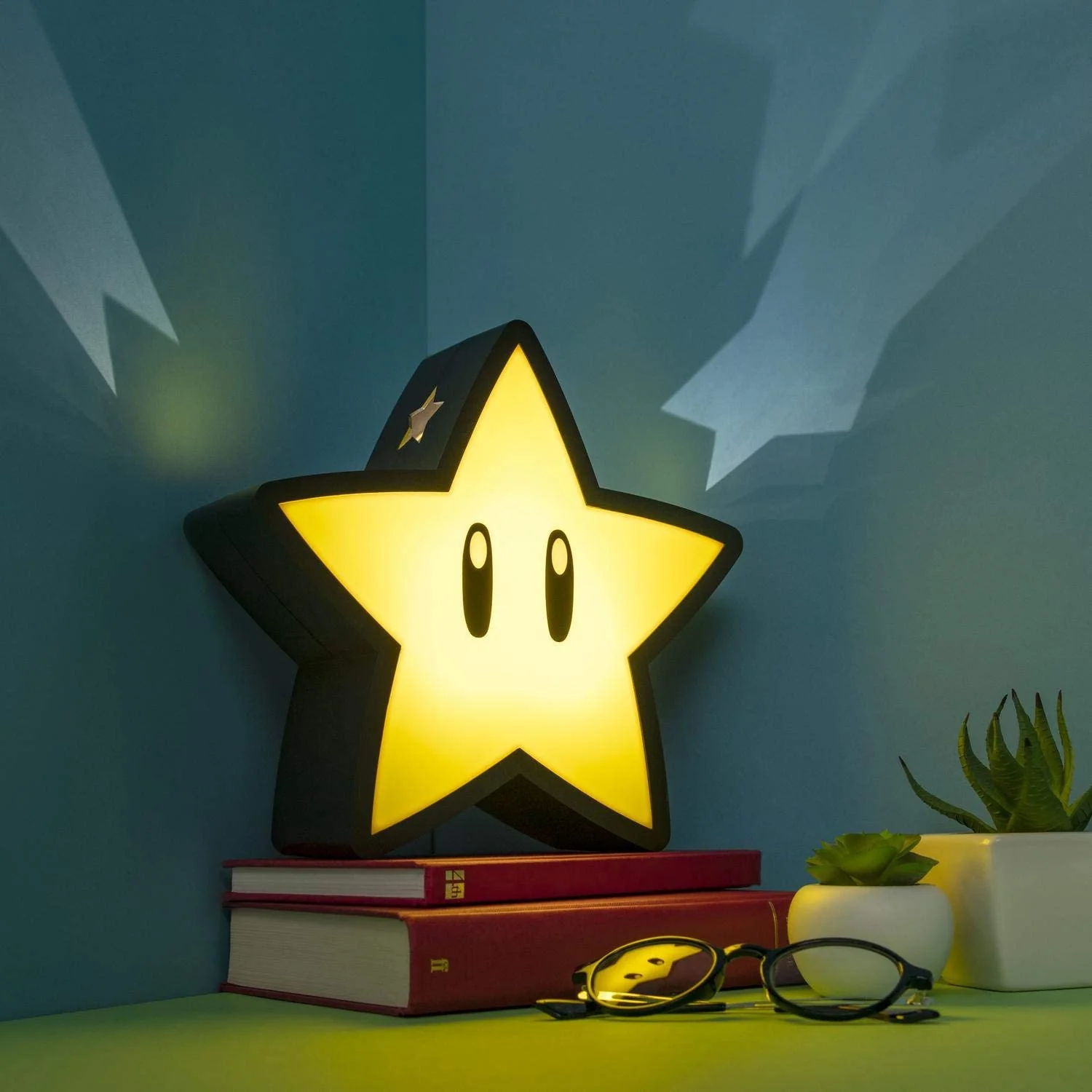 Paladone Super Mario Super Star Projection Light (PP5100NNV3) - Image 2