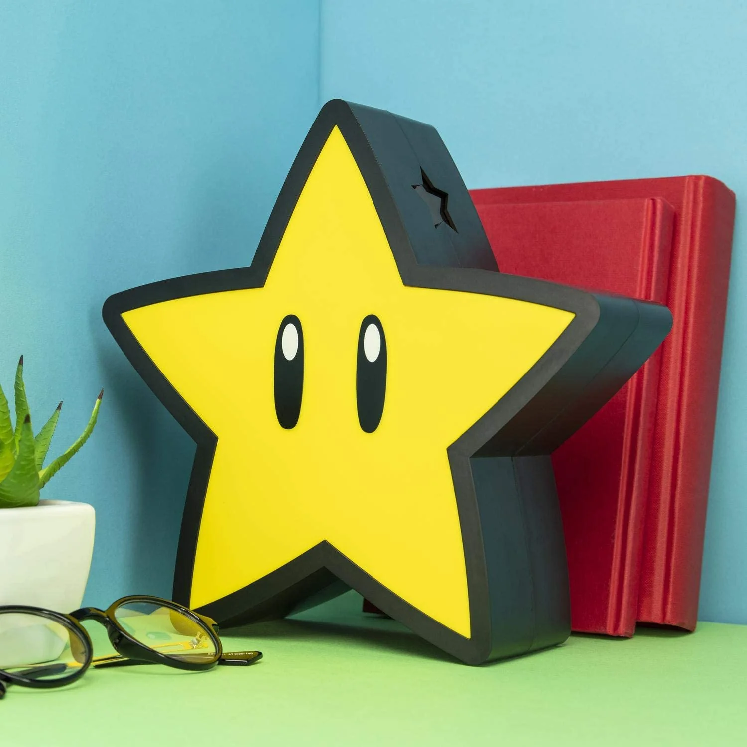 Paladone Super Mario Super Star Projection Light (PP5100NNV3) - Image 3