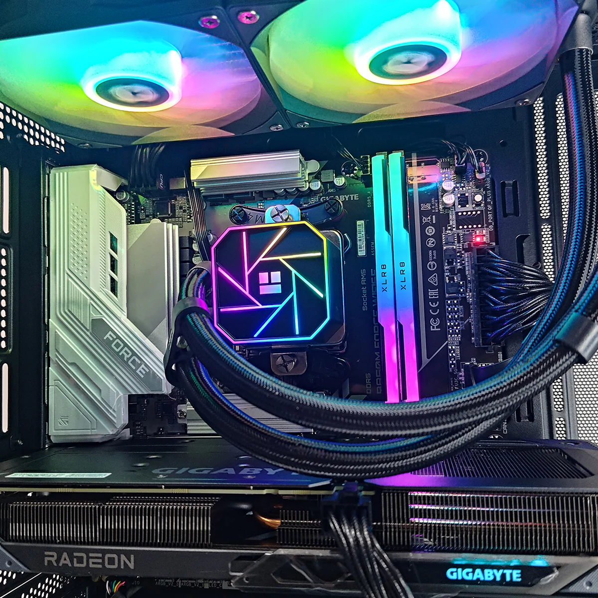 Powered by Gigabyte: Renderix Desktop Gaming PC | AMD Ryzen 7 7700 | 32GB RAM | 1TB SSD | RX 9060 XT | Windows 11 Pro - Image 3