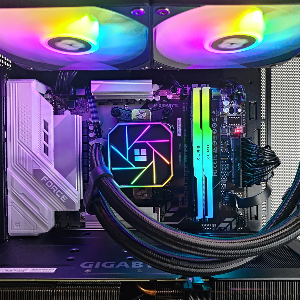 Powered by Gigabyte: Renderix Desktop Gaming PC | AMD Ryzen 7 7700 | 32GB RAM | 1TB SSD | RX 9060 XT | Windows 11 Pro - Image 4