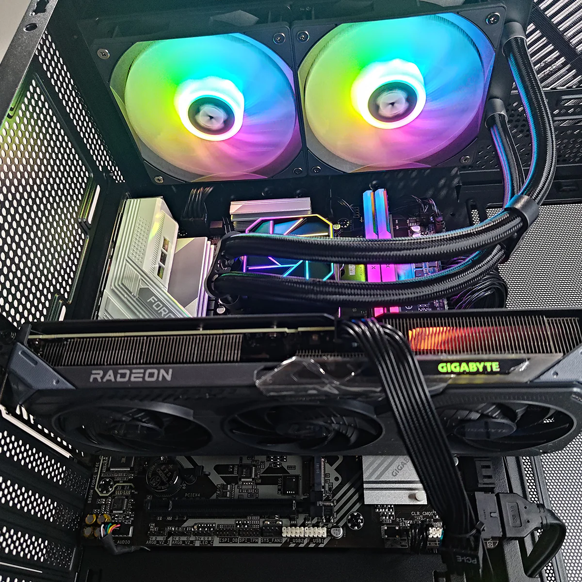 Powered by Gigabyte: Renderix Desktop Gaming PC | AMD Ryzen 7 7700 | 32GB RAM | 1TB SSD | RX 9060 XT | Windows 11 Pro - Image 5