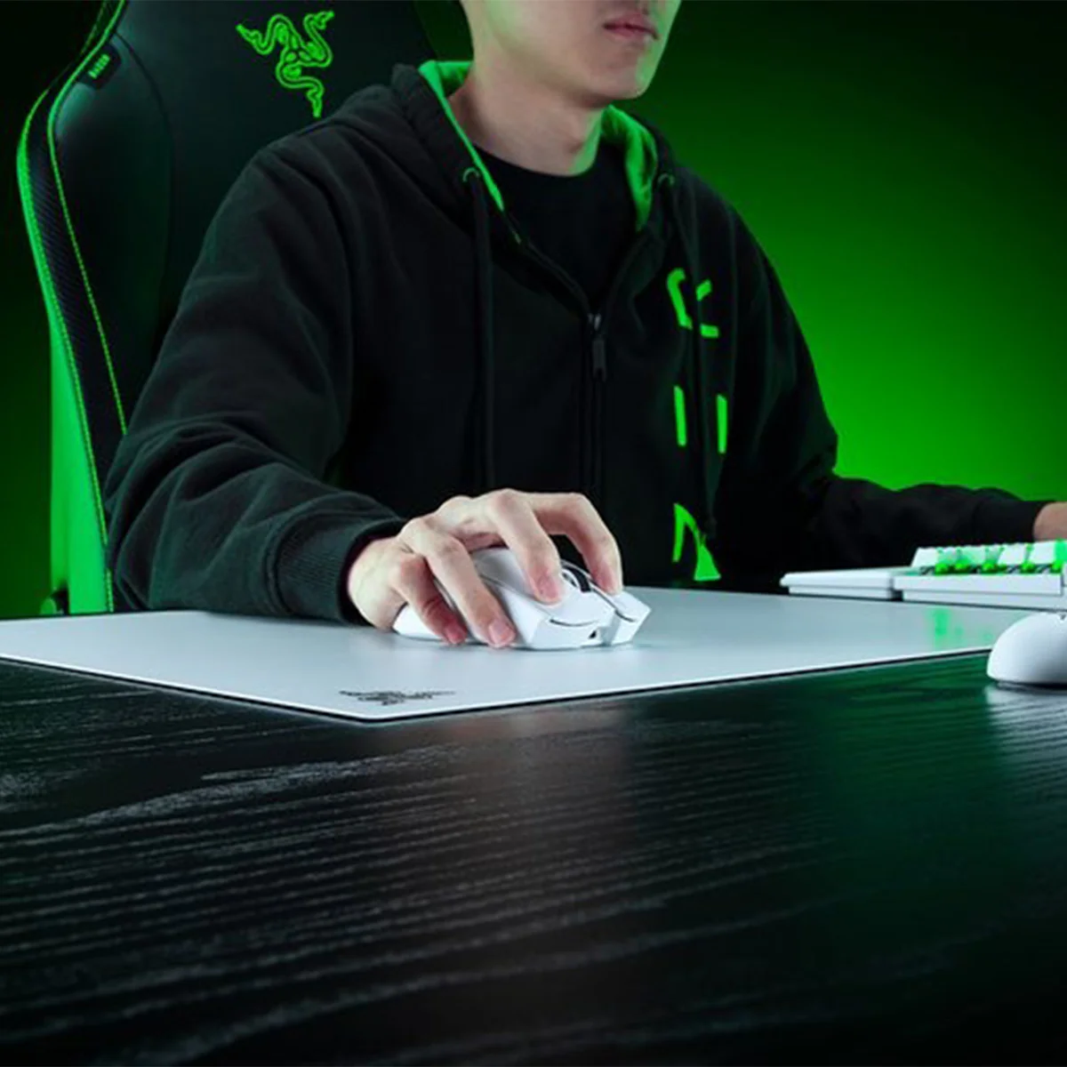 Razer Atlas Pro Ultra-Thin Premium Tempered Glass Gaming Mouse Mat (White) - Image 4