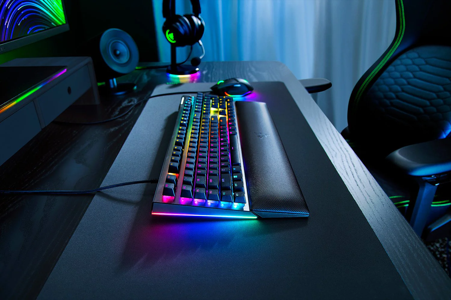 Razer Blackwidow V4 Mechanical Gaming Keyboard (Yellow Switch) - Image 5