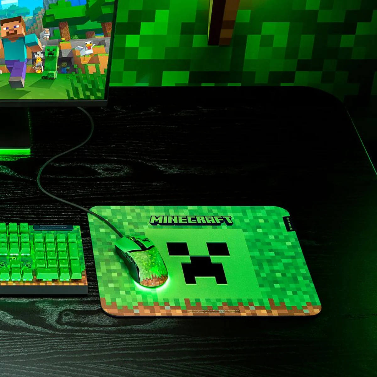 Razer Gigantus V2 Soft Gaming Mouse Mat (Medium) (Minecraft Edition) - Image 3