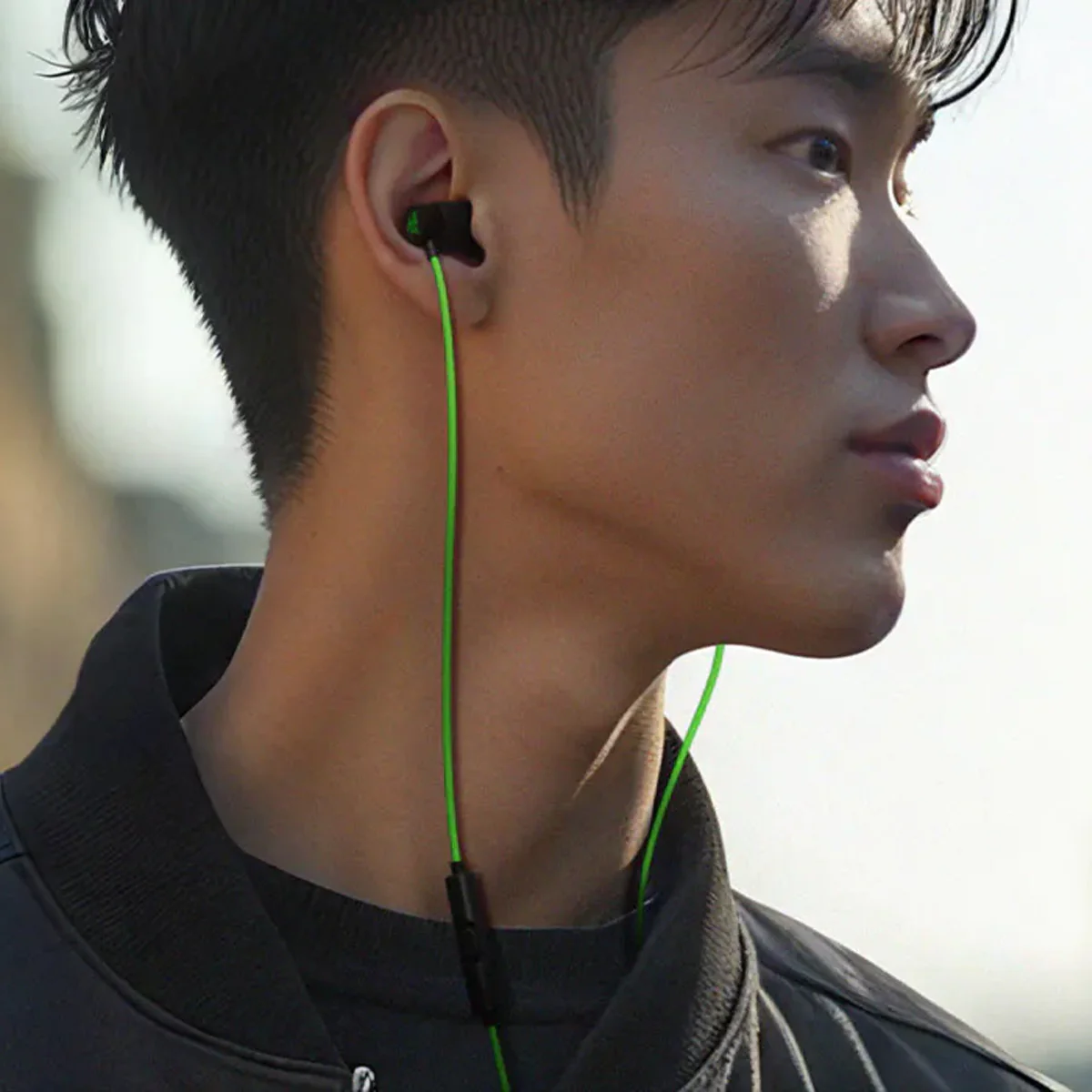 Razer Hammerhead V3 Universal Wired Earbuds for Gaming (Black, White) - Image 3