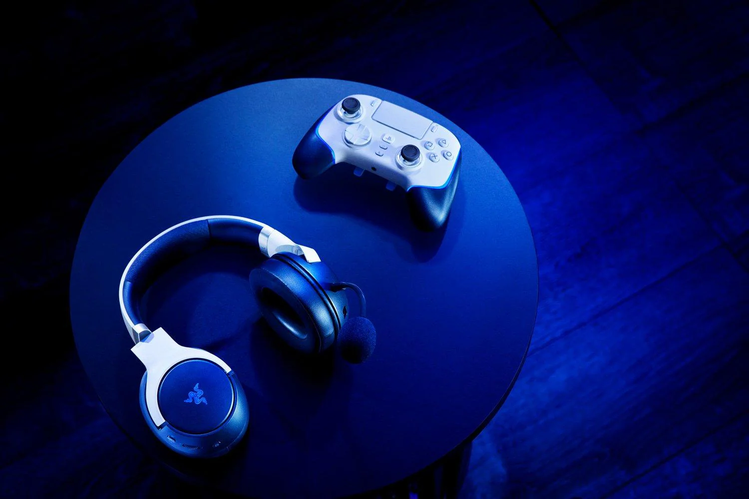 Razer Kaira Pro Hyperspeed Wireless Multi-Platform Gaming Headset With Haptics For PS5 - Image 4