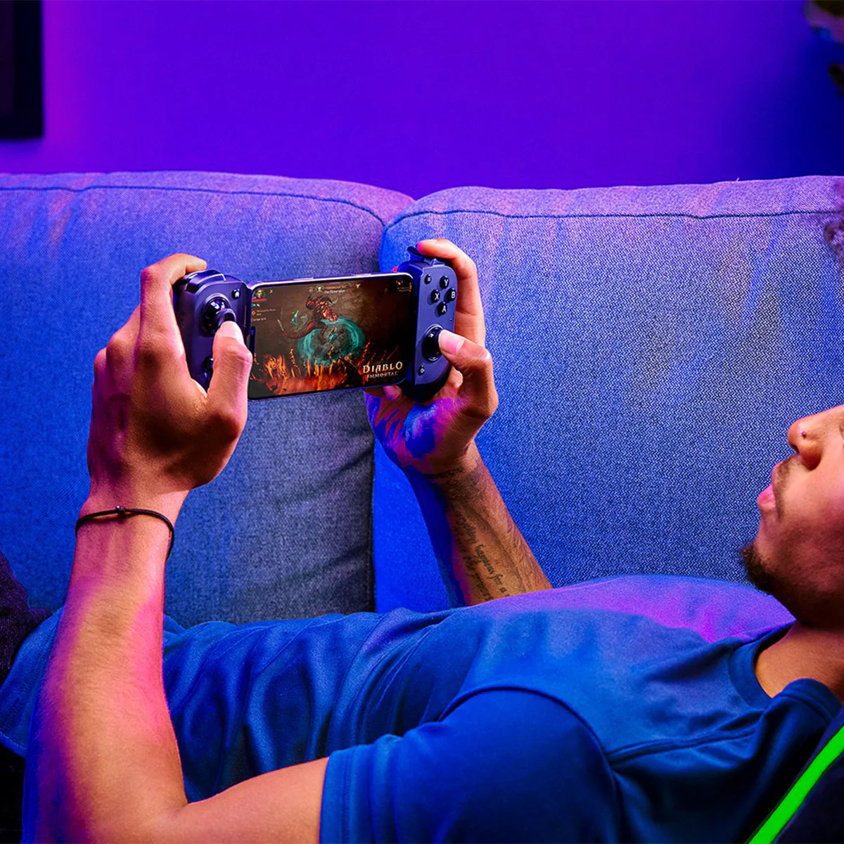 Razer Kishi V3 USB-C Gaming Controller for Android & iPhone (Black, Phantom White) - Image 5