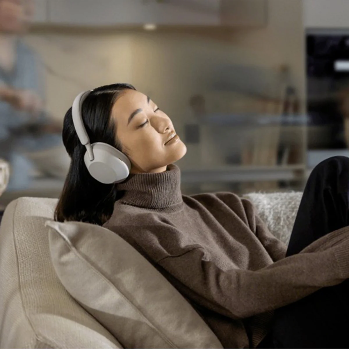 Sony WH-1000XM5 Wireless Noise-Canceling Stereo Headset (Black, Midnight Blue, Smoky Pink, Platinum Silver) - Image 20