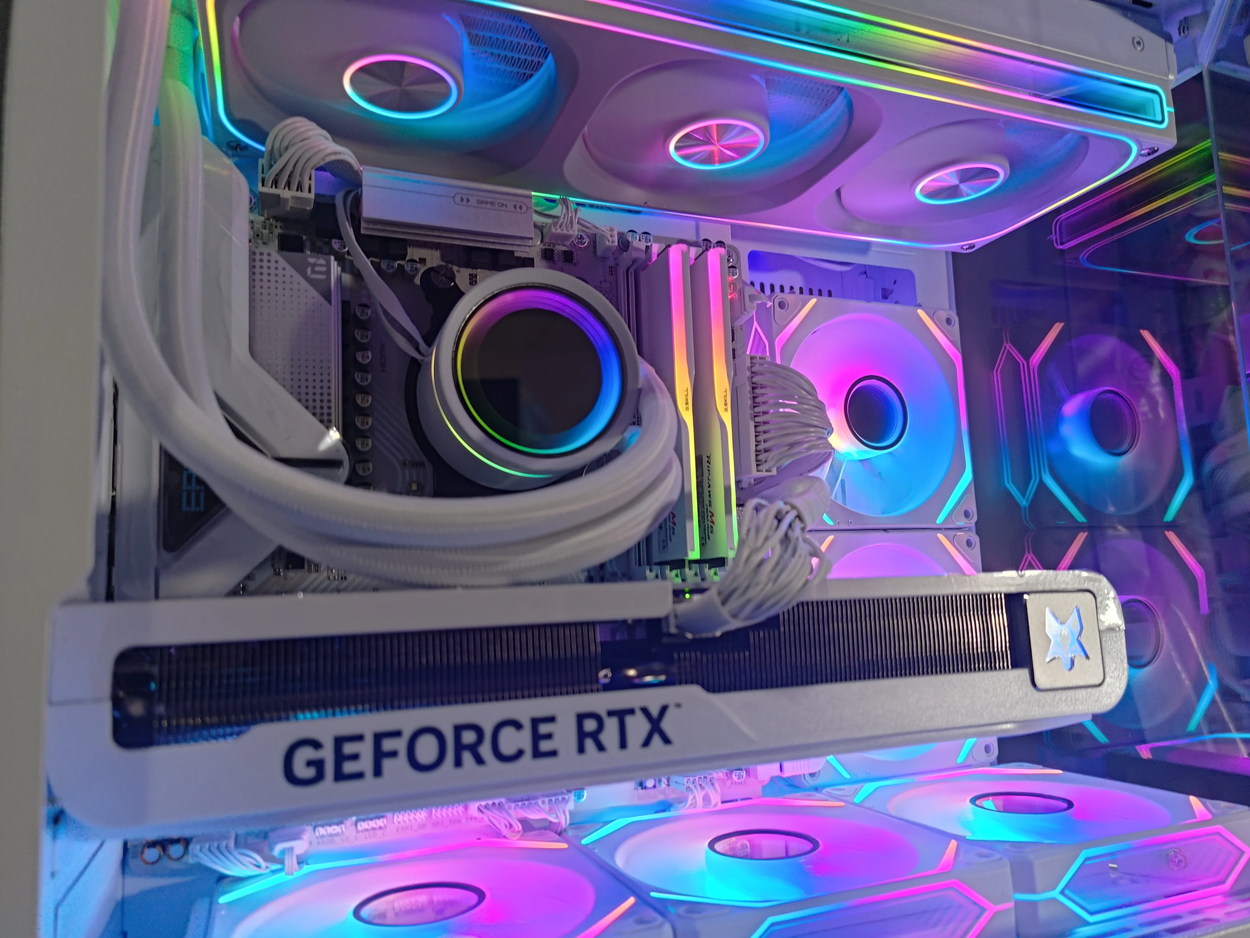 Sophos Spectra White Desktop Gaming PC | AMD Ryzen 7 7700X | 32GB RAM | 1TB SSD | RTX 5070 | Windows 11 Pro - Image 7