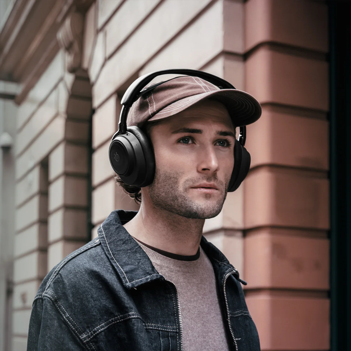 SteelSeries Arctis Nova Elite Hi-Res Wireless Gaming Headset for PC / Playstation / Nintendo Switch / Mobile / Xbox (Obsidian, Sage & Gold) - Image 8