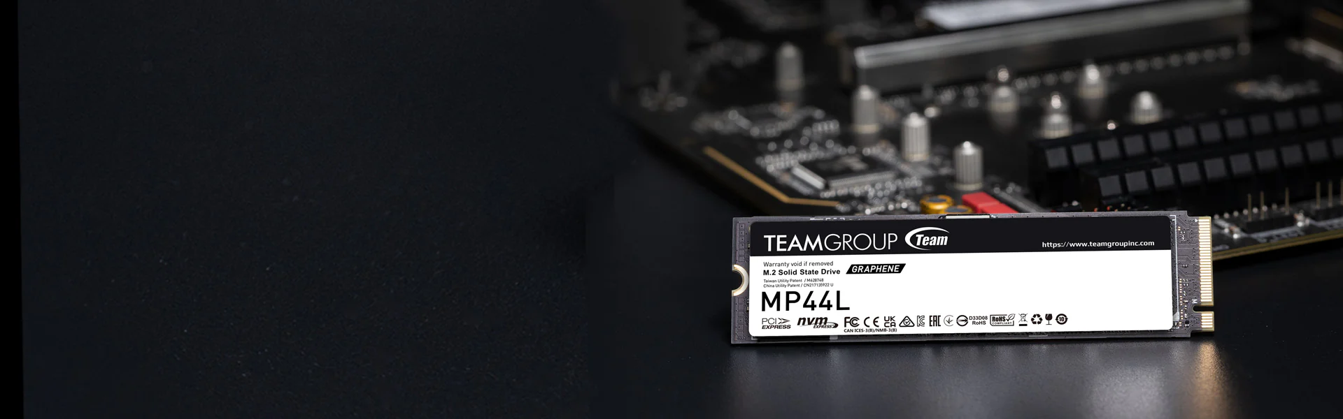 Teamgroup MP44L M.2 2280 1TB PCIE 4.0 X4 NVME 1.4 TLC Internal SSD w/ Heat Dissipating Graphene SSD Label (TM8FPK001T0C101) - Image 2