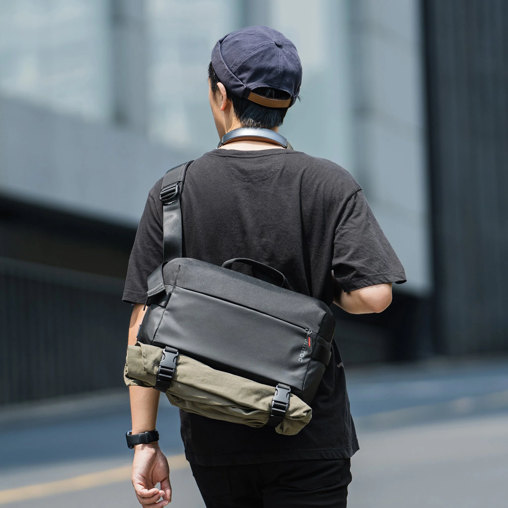Tomtoc Explorer-T21 Sling Bag - Large (Black) (T21L1D1) - Image 9