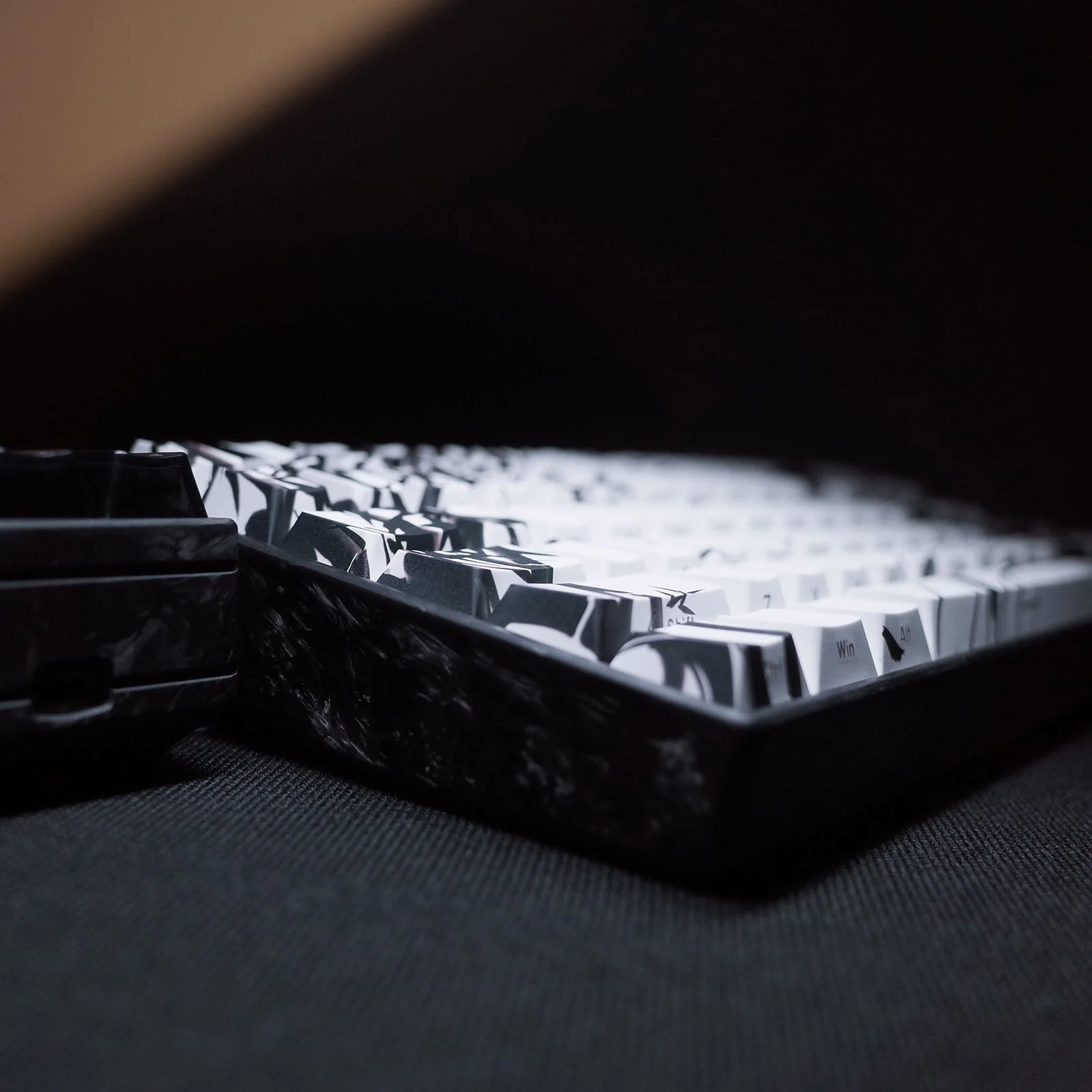 WLMouse YING75 Carbon Fiber Keyboard (Custom TTC) - Image 5